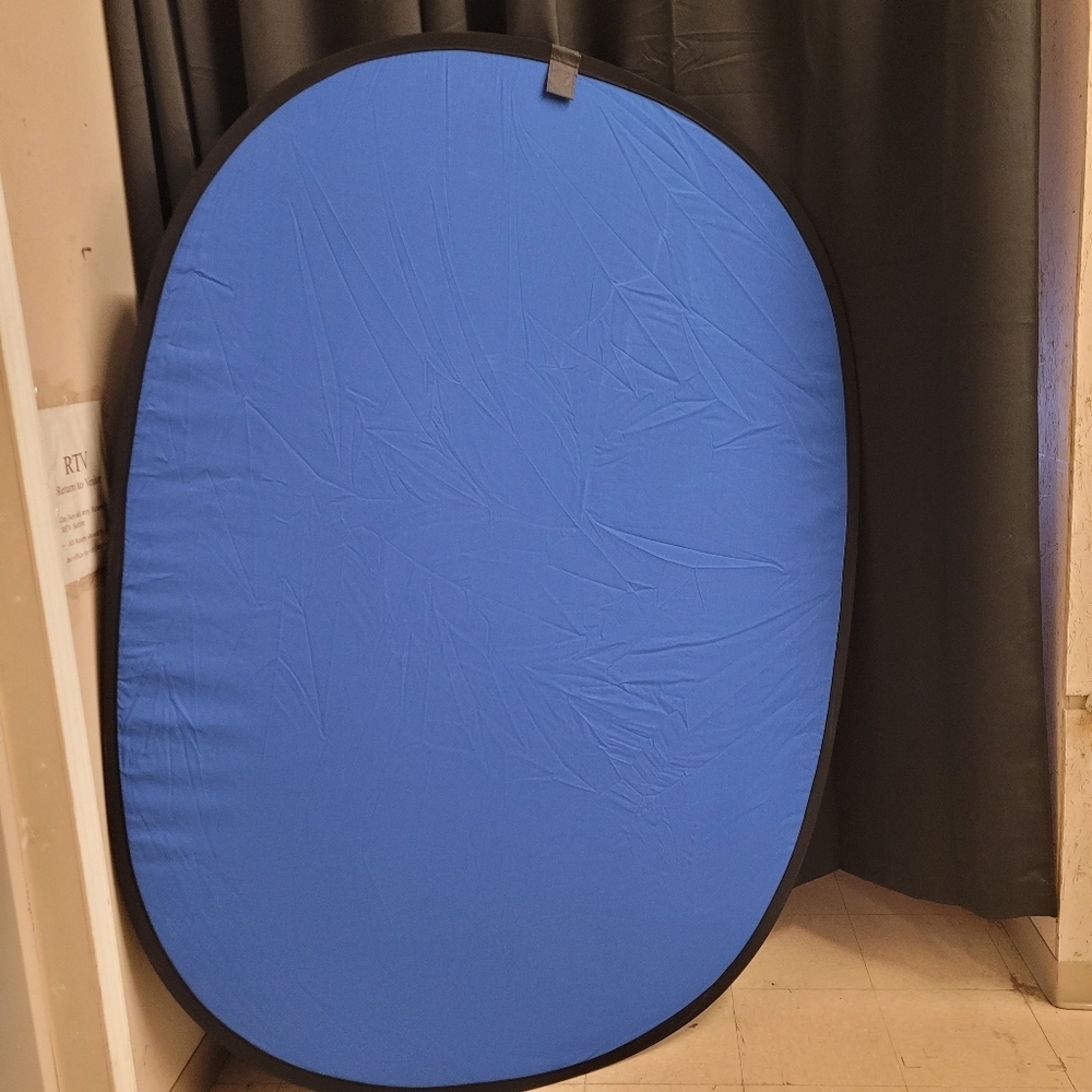 Photography Backdrop with 4 colors. Measures 6ft x 5ft. - Picture 4 of 4